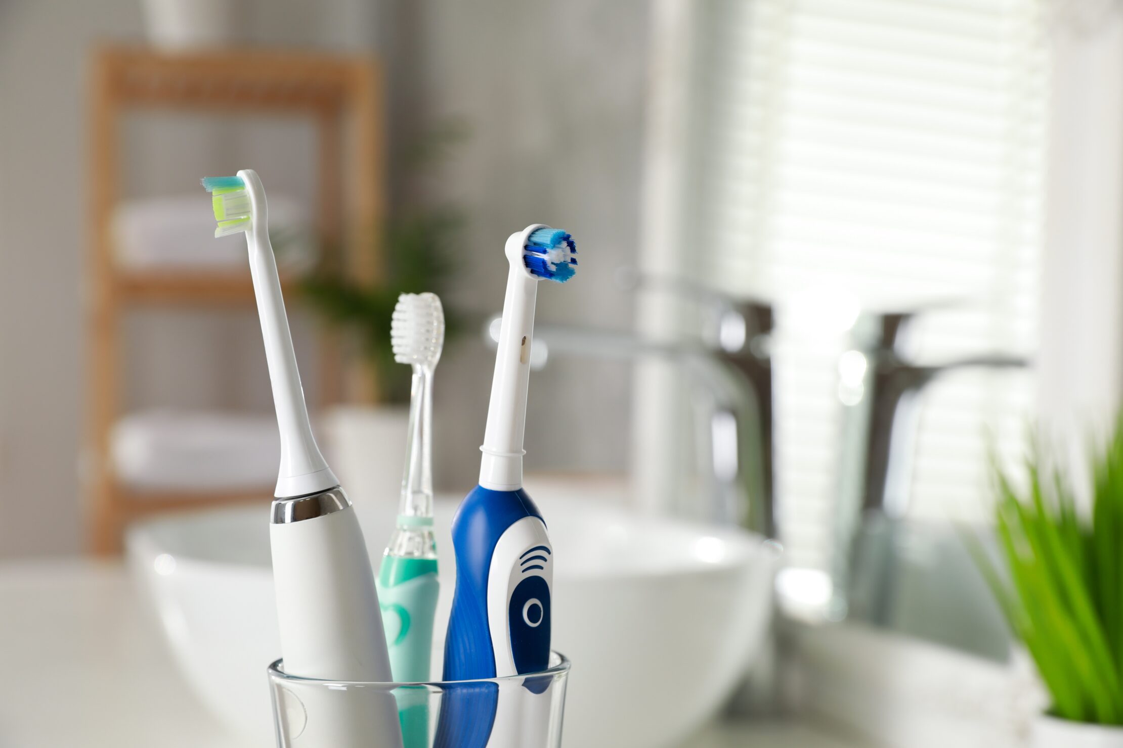 Bleeding Gums When You Brush: What Your Mouth Is Trying to Tell You